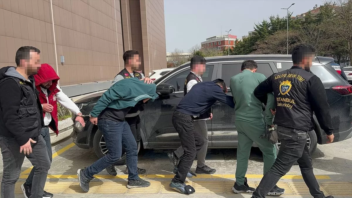 Bakırköy Adliyesi önünde polise saldıran 4 şüpheli tutuklandı