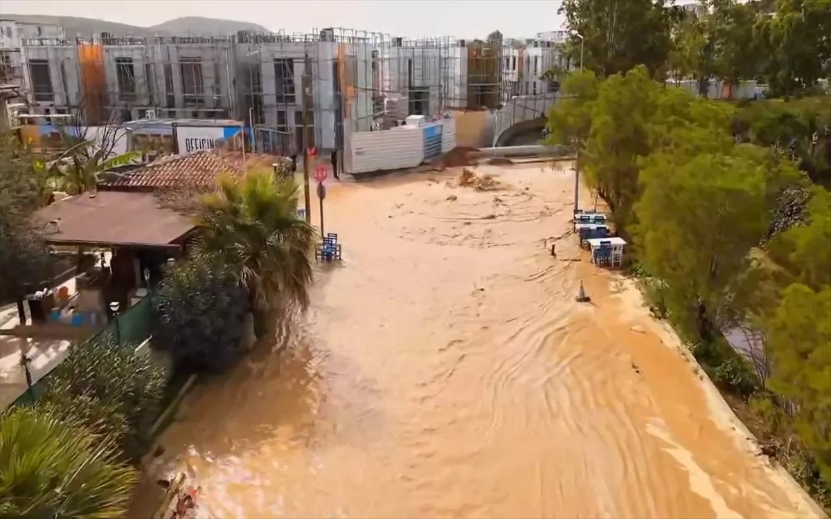 Bodrum'da içme suyu isale hattı patladı