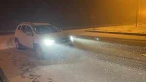 BOLU (AA) – D-100 kara yolunun Bolu Dağı kesiminde kar