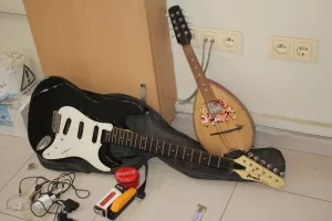 - Şüpheliye ait ikametlerde yapılan aramalarda, çalıntı olduğu değerlendirilen yaklaşık