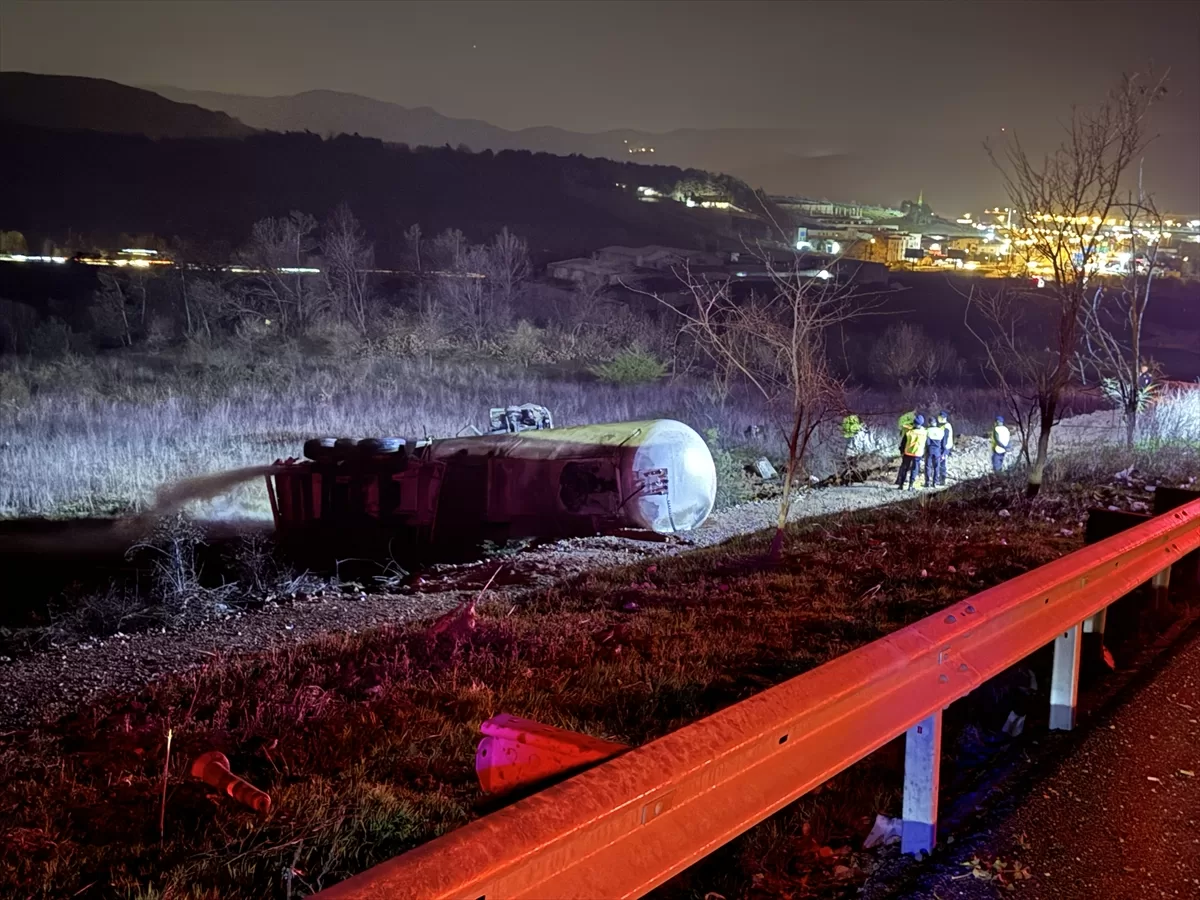 Bursa'da şarampole devrildikten sonra yanan azot yüklü tankerin sürücüsü öldü