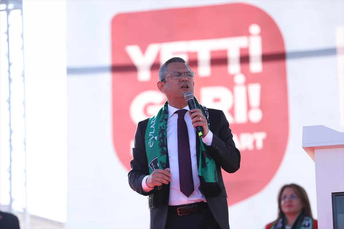 CHP Genel Başkanı Özel, Denizli'de halk buluşmasına katıldı: