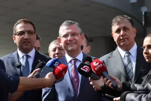 İZMİR (AA) – CHP Genel Başkanı Özgür Özel, Mahalli İdareler