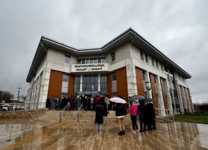 - Bursa'nın Mustafakemalpaşa ilçesinde CHP adayı Şükrü Erdem, Abdullah Öcalan