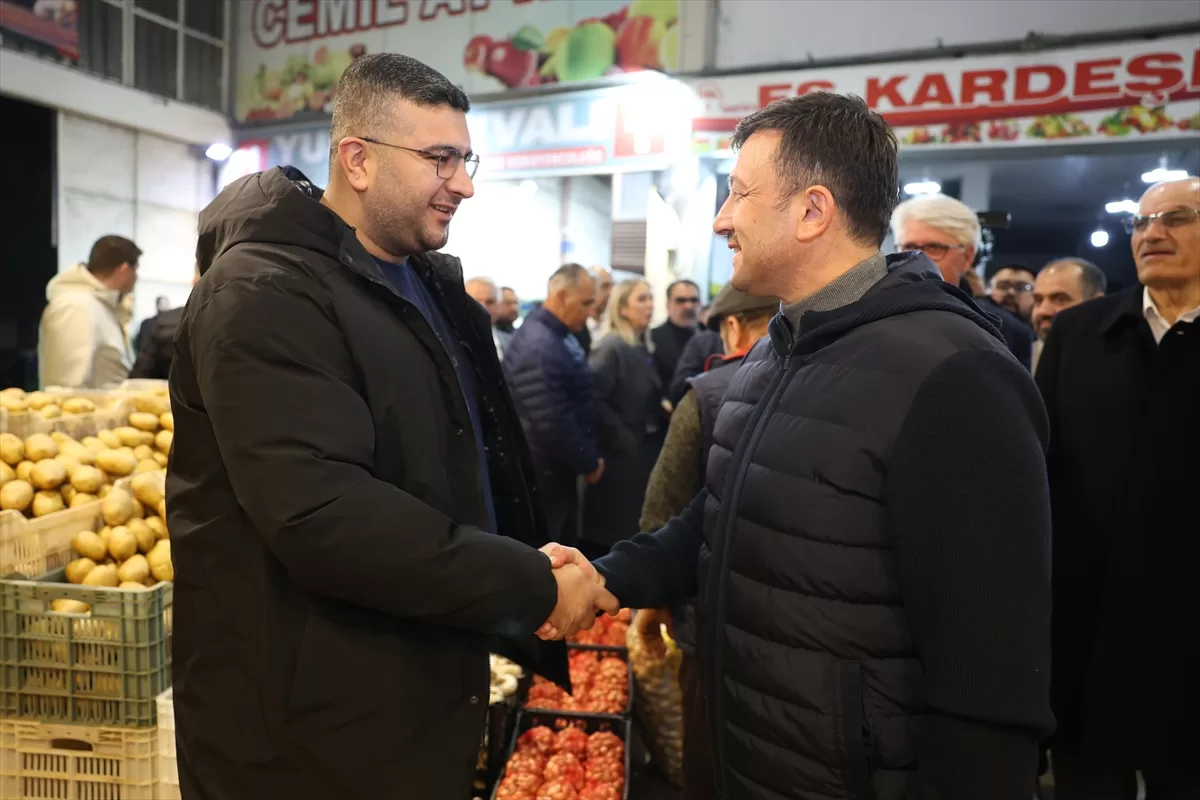 Cumhur İttifakı'nın İzmir adayı Dağ, hal esnafıyla sahur yaptı: