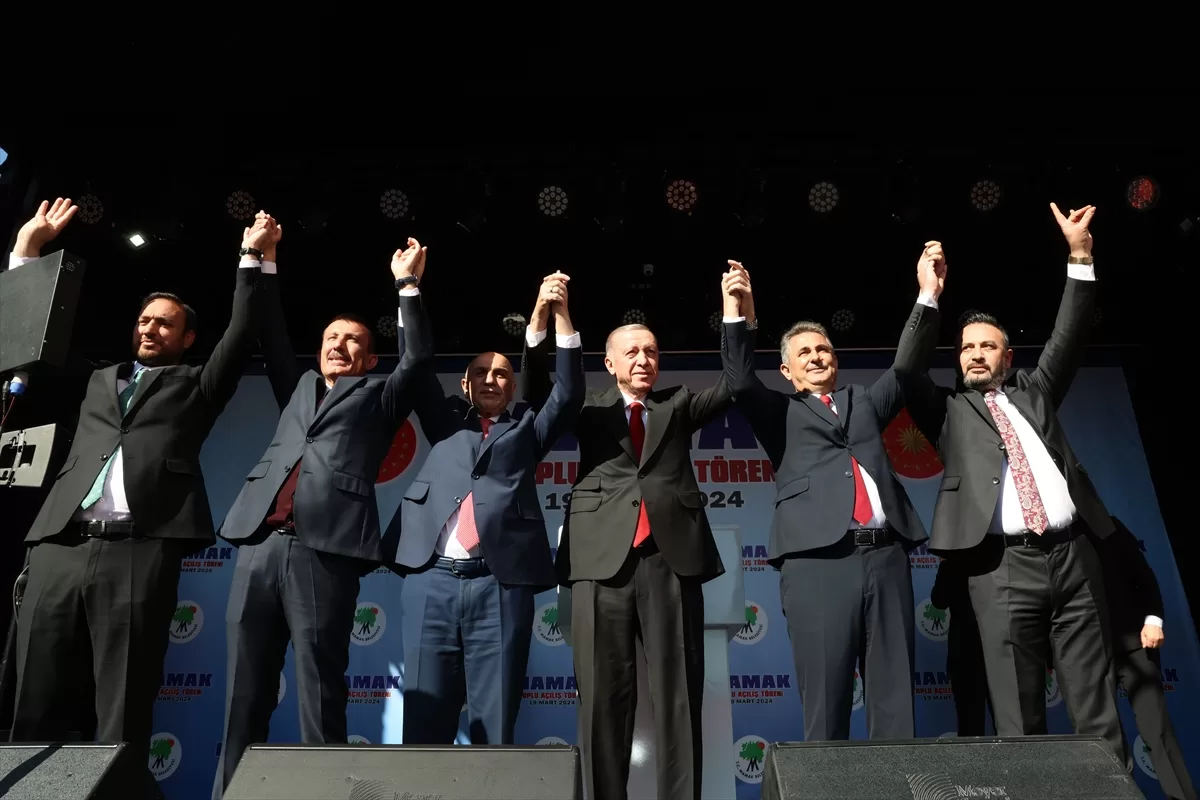Cumhurbaşkanı Erdoğan: “Hangi kökene, meşrebe, fikre, siyasi görüşe mensup olursa olsun her vatandaşımız başımızın tacıdır”