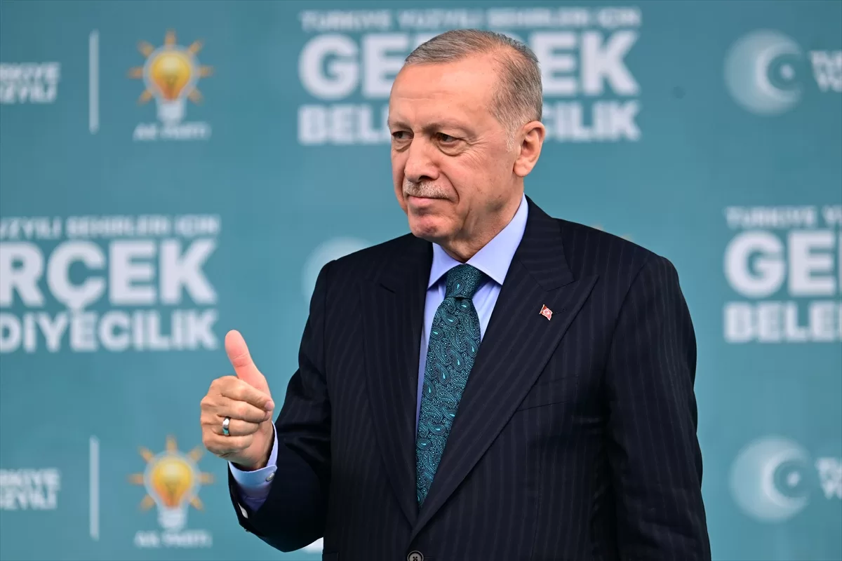 Cumhurbaşkanı Erdoğan: “Siyasi görüşlerimiz, gönül verdiğimiz partiler, kökenimiz, meşrebimiz, hayat tarzımız farklı olabilir ama Türkiye, bizlerin ortak yurdu, çatısı, yuvasıdır.”