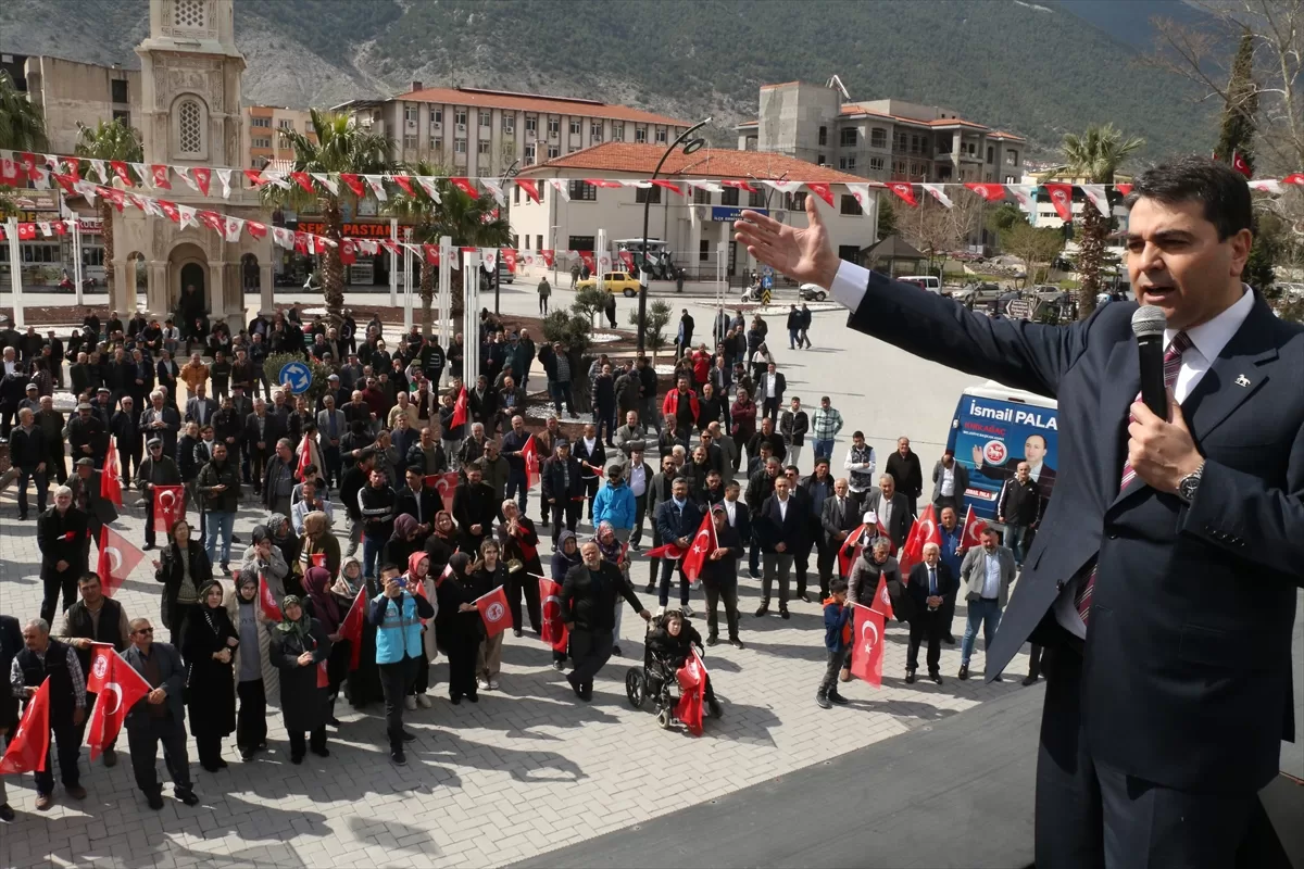 Demokrat Parti Genel Başkanı Uysal, Manisa'da halka hitap etti