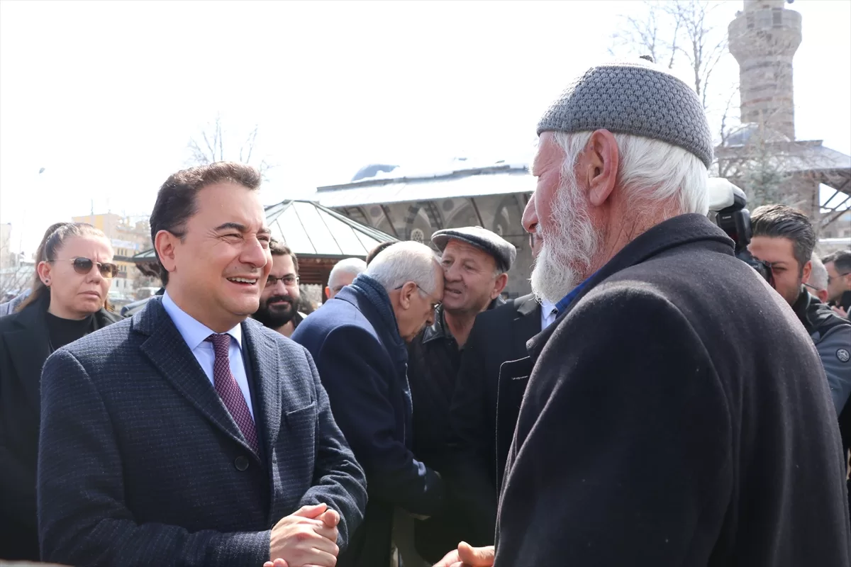 DEVA Partisi Genel Başkanı Babacan, seçim çalışmalarını Erzurum'da sürdürdü