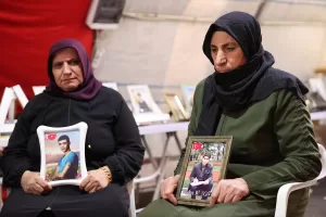 DİYARBAKIR (AA) – Diyarbakır anneleri, dağa kaçırılan çocukları için eski