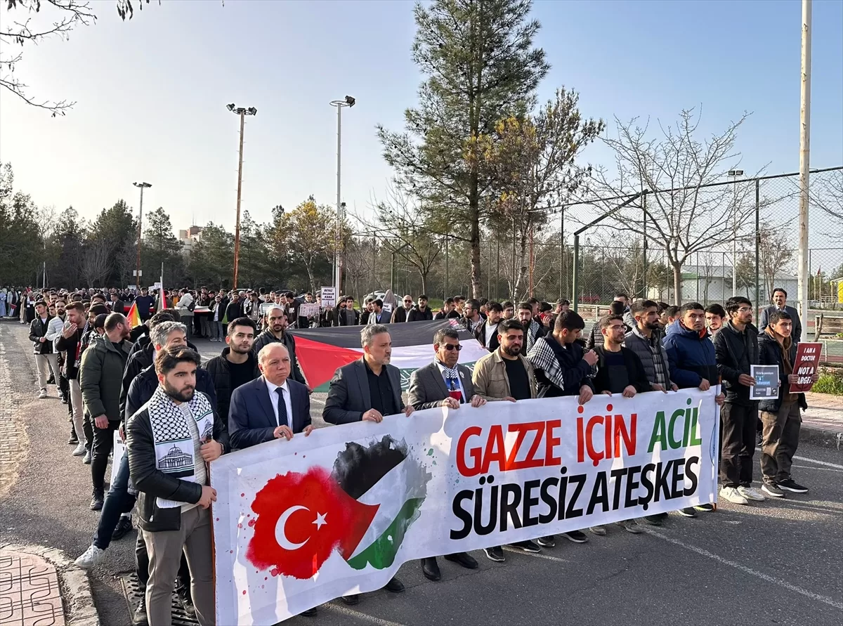 Diyarbakır'da üniversite öğrencileri Filistin'e destek için yürüyüş yaptı