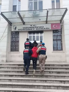 EDİRNE (AA) – Edirne'de Yunanistan'a kaçarken yakalanan 11 ayrı suçtan