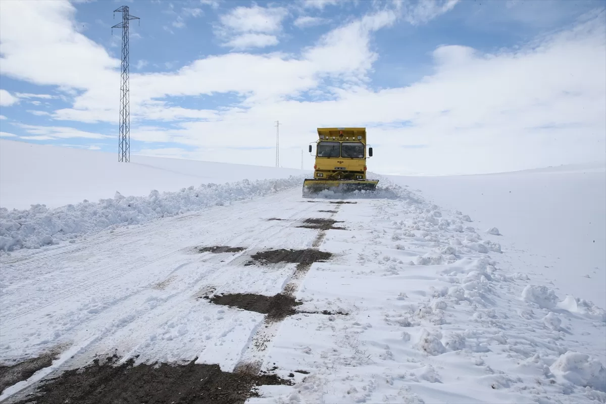 Erzurum ve Kars'ta 26 yerleşim yerinin yolu ulaşım açıldı