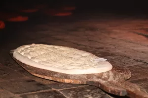 ERZURUM (AA) – Erzurum'da fırınlarda siparişle alınan ramazan pideleri, "isme