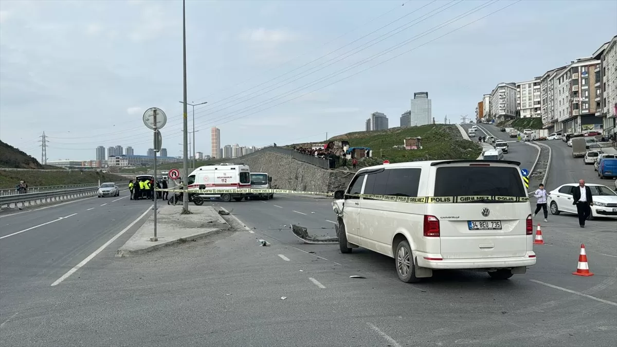 Esenyurt'ta sürücü kursu aracının karıştığı kazada eğitmen öldü, 2 kişi yaralandı