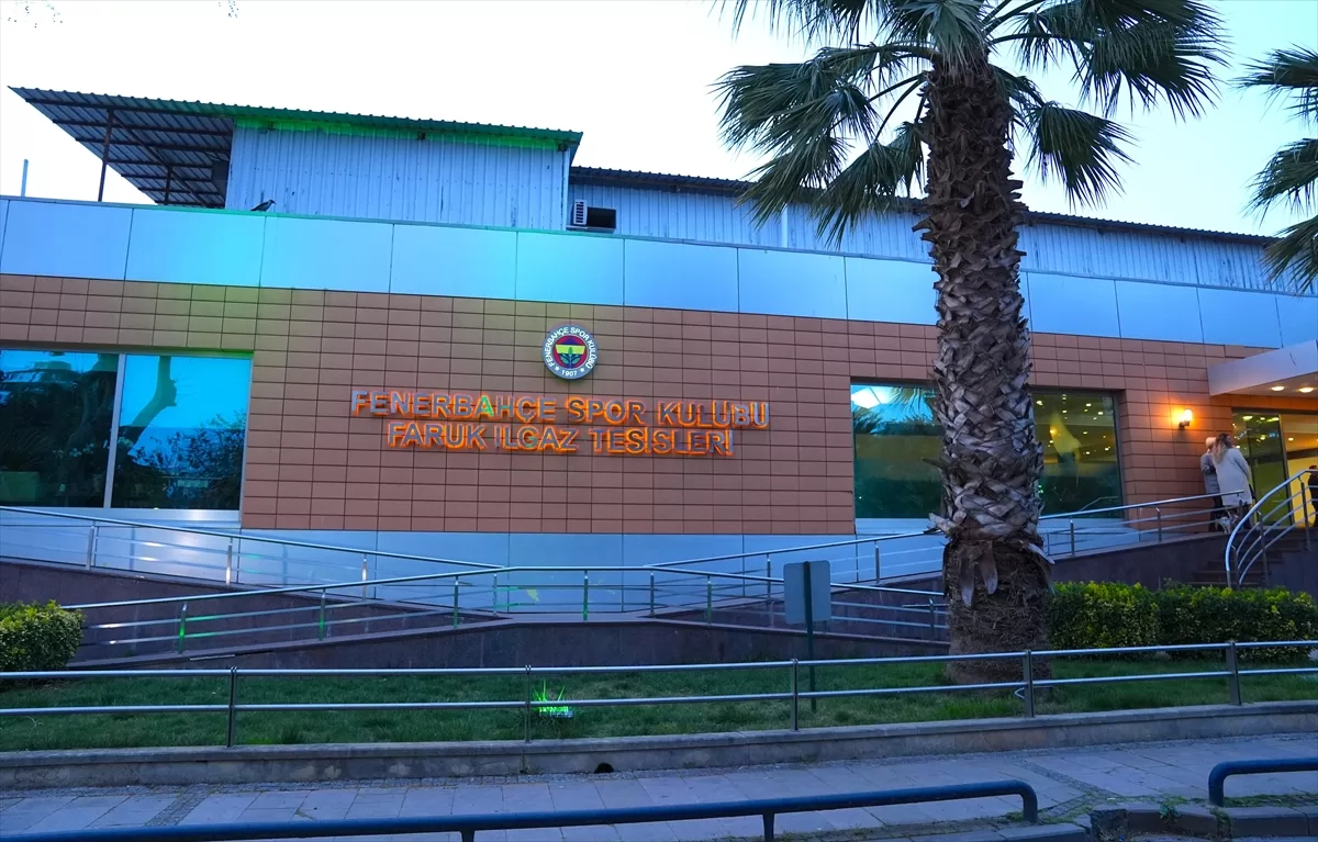 Fenerbahçe yönetim kurulu, camianın önde gelenleriyle iftar yemeğinde buluştu