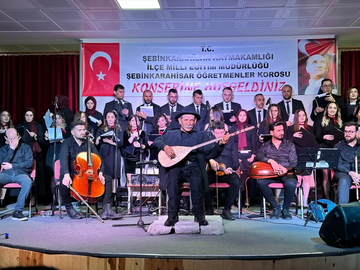 Giresun'da Aşık Veysel'in “insansı robotu” konser verdi