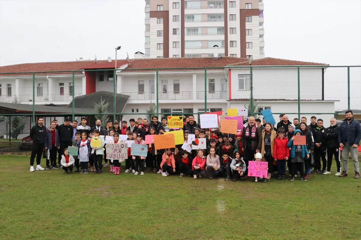 GMG Kastamonuspor'a minik öğrencilerden destek