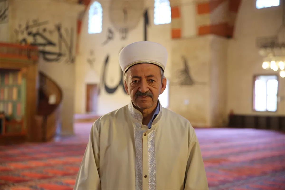 Hat yazılarıyla bir şaheser: Edirne Eski Cami
