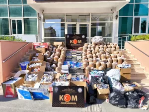 HATAY (AA) – Hatay'ın İskenderun ilçesinde tütün ürünleri kaçaklığı yaptıkları