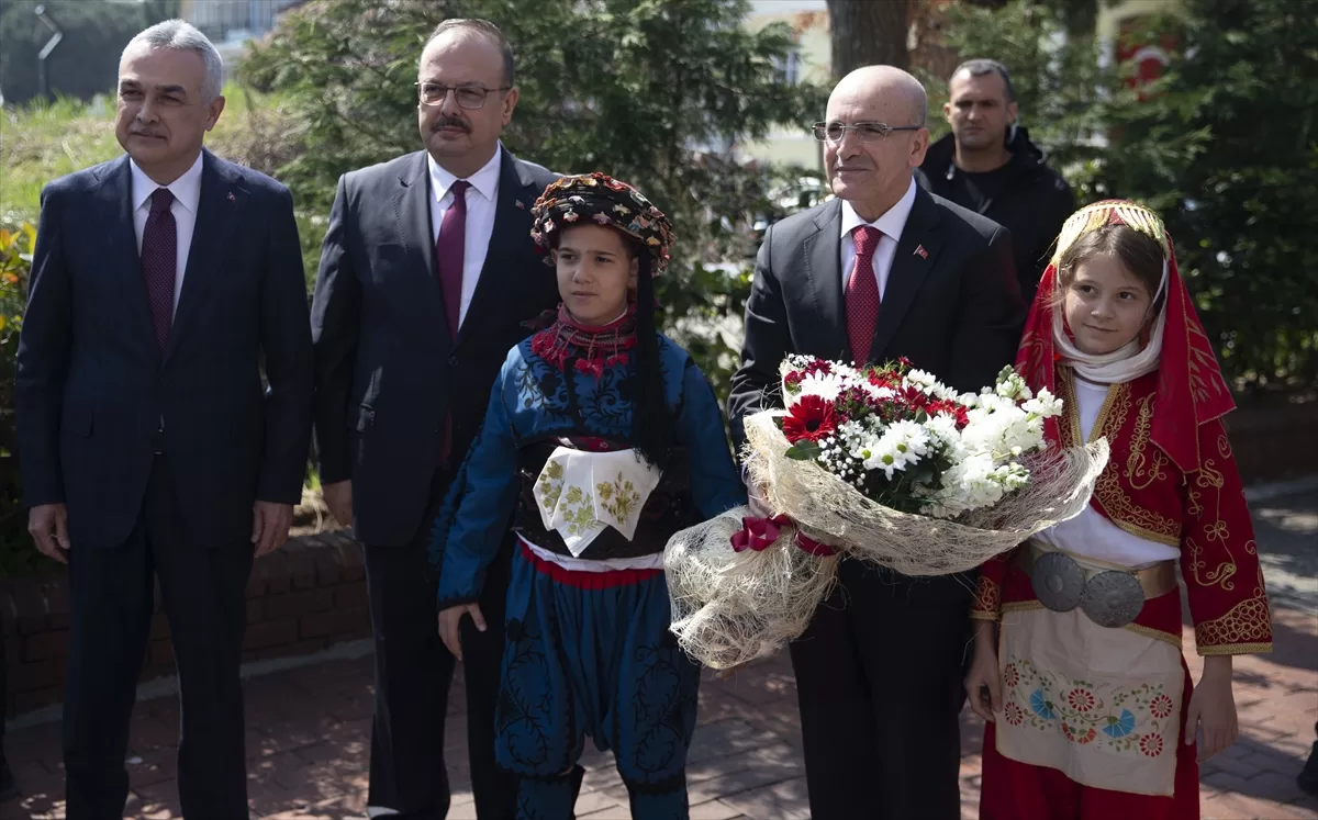 Hazine ve Maliye Bakanı Şimşek, Aydın'da ziyaretlerde bulundu