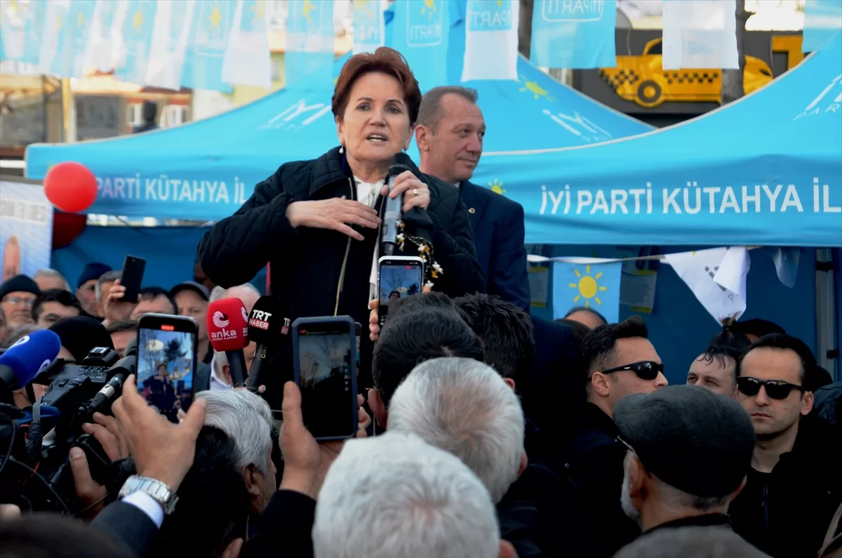 İYİ Parti Genel Başkanı Akşener Kütahya'da esnafı ziyaret etti