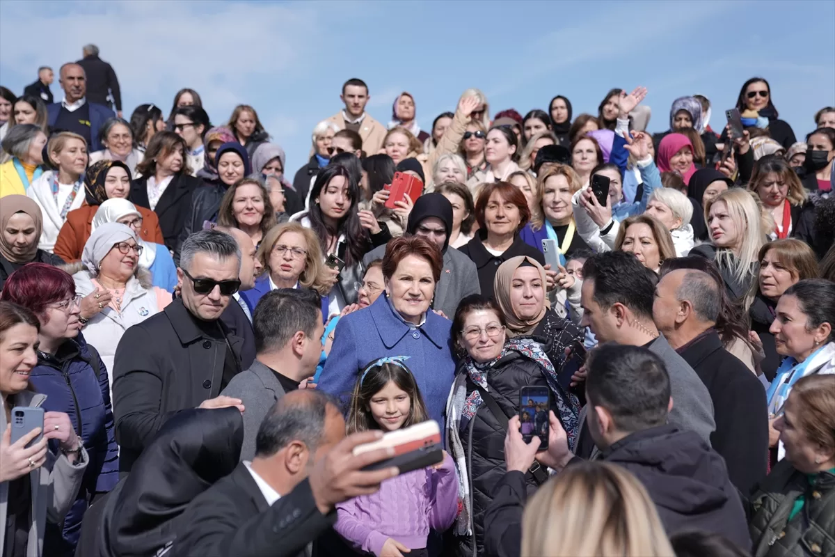 İYİ Parti Genel Başkanı Akşener partisine üye kadınlarla Anıtkabir'i ziyaret etti:
