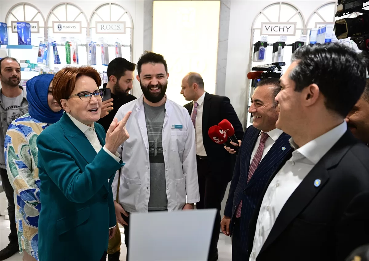 İYİ Parti Genel Başkanı Meral Akşener, Sultanbeyli ve Tuzla'da esnafı ziyaret etti