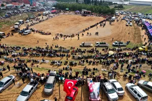 İZMİR (AA) – İzmir'in Kemalpaşa ilçesinde gerçekleştirilen Boğa Güreşi Festivali'nde