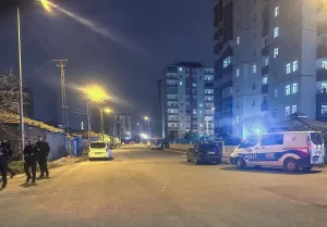 KAYSERİ (AA) – Kayseri'nin Kocasinan ilçesinde, oynadıkları kurusıkı tabancanın ateş
