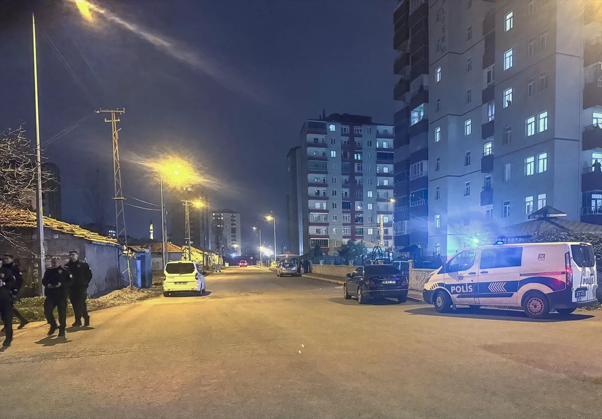 Kayseri'de iki çocuk, oynadıkları kurusıkı tabancanın ateş alması sonucu yaralandı