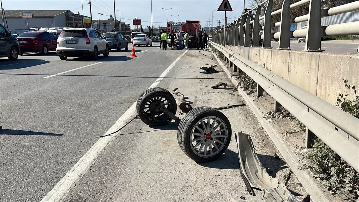 Kocaeli'de kazada araçtan düşen kişi, otomobilin çarpması sonucu öldü