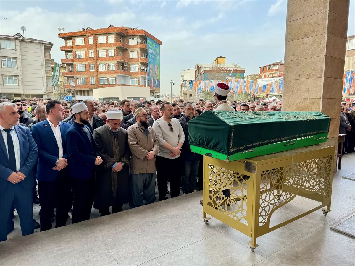 Kocaeli'de silahlı kavgada ölen 16 yaşındaki çocuğun cenazesi toprağa verildi