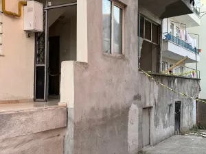 KOCAELİ (AA) – Kocaeli'nin Derince ilçesinde evdeki tadilat sırasında üzerine