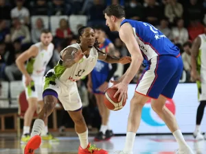 - Manisa Büyükşehir Belediyespor: 76 - Anadolu Efes: 81