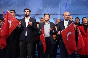 İZMİR (AA) – Menemen Belediyesi tarafından yaptırılan 100. Yıl Köprülü