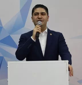 - "Beş yılı heba olmuş dünyanın en büyük Türk İslam