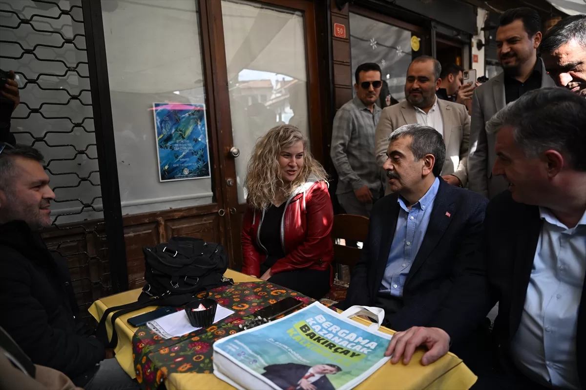 Bakan Tekin, AK Parti Bergama Seçim Koordinasyon Merkezi açılışına katıldı