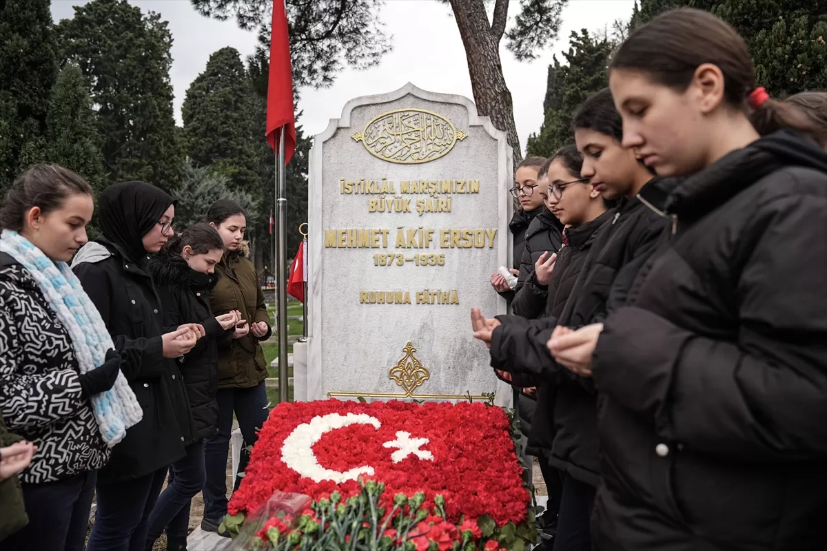 Milli şair Mehmet Akif Ersoy, İstiklal Marşı'nın kabulünün 103. yılında anıldı