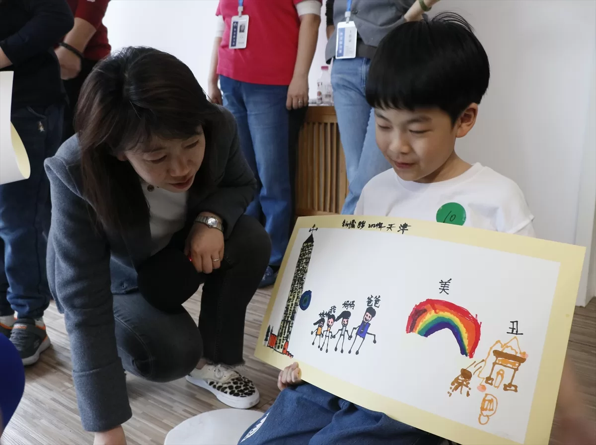 Pekin Yunus Emre Türk Kültür Merkezi, Çinli çocuklar için yaratıcı resim atölyesi düzenledi