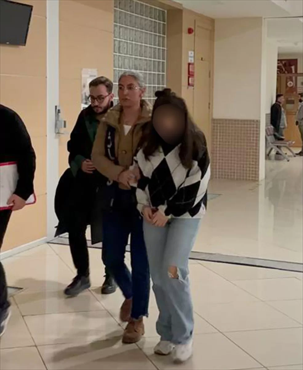 GÜNCELLEME – Pendik'te bebeğini birinci kattan attığı iddia edilen kadın tutuklandı