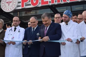 - "Şehir hastanelerimiz, bütün Türkiye'de bakılan hastaların dörtte birini tedavi