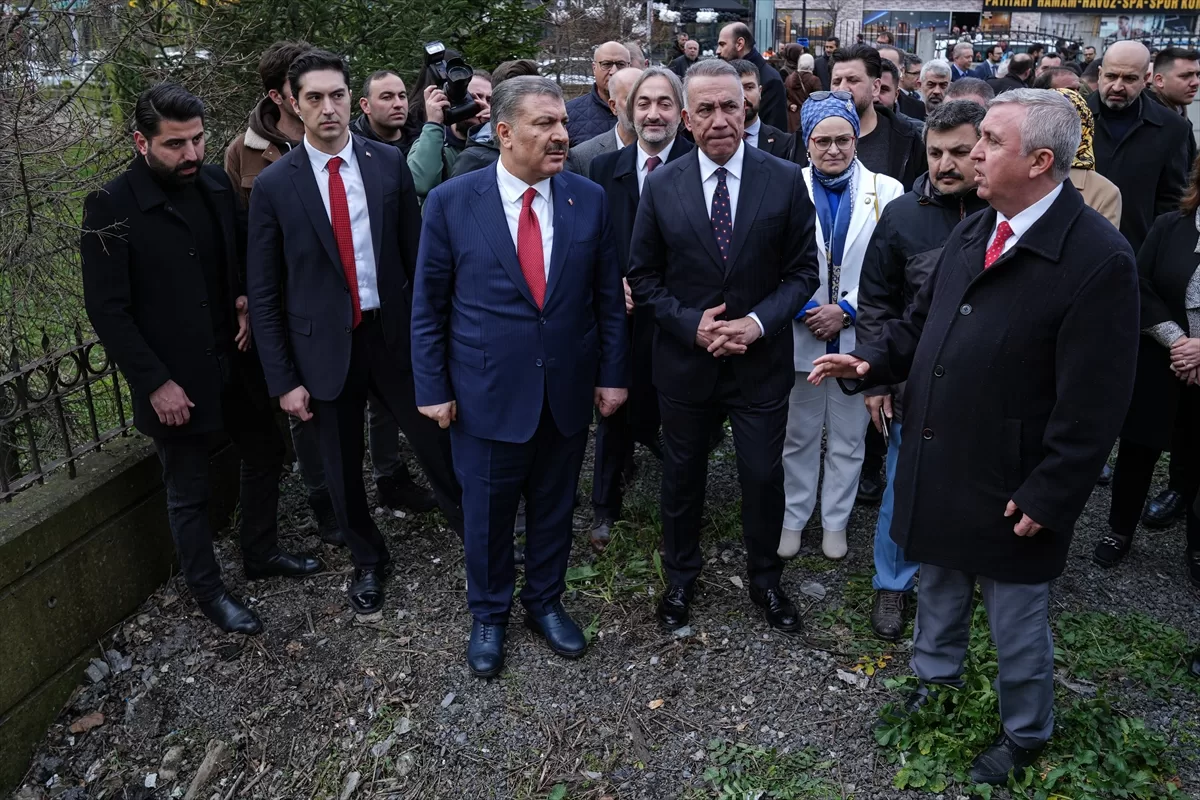 Sağlık Bakanı Koca Sultangazi'de hastane inşaatında incelemelerde bulundu: