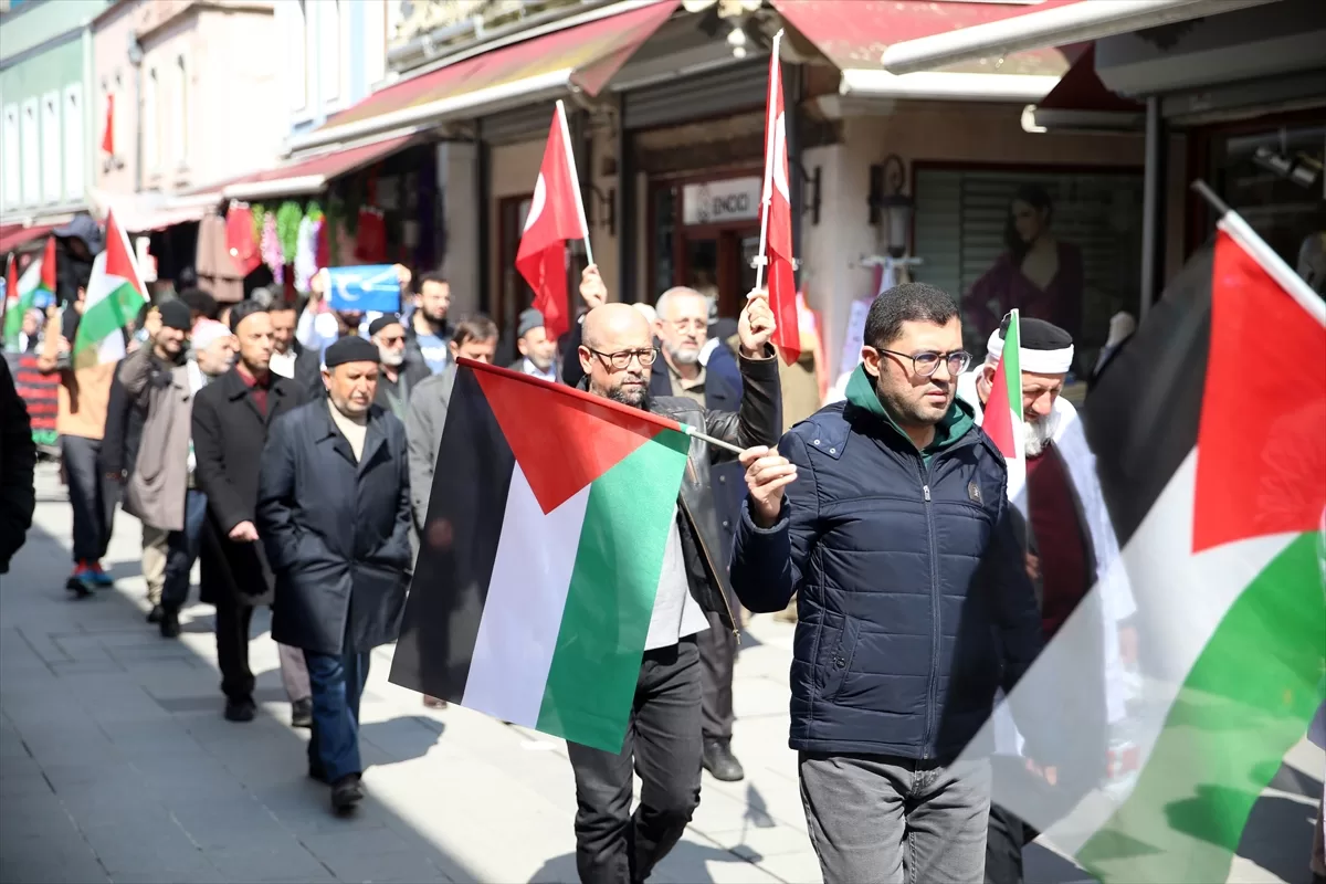 Sakarya'da hekimler ve sağlık çalışanları Gazze için “sessiz” yürüyüşlerini sürdürdü