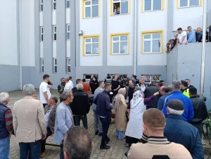 - İki polisin darbedildiği kavga, biber gazlı müdahaleyle sonlandırıldı