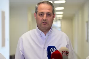 İSTANBUL (AA) – Sanatçı Kadir İnanır'ın rahatsızlanarak kaldırıldığı Ümraniye Eğitim