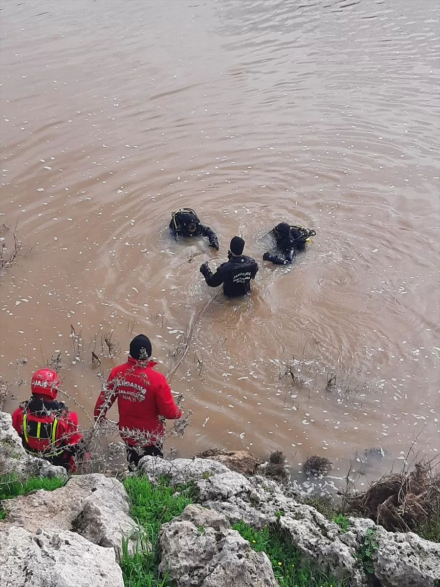 Şanlıurfa'da dereyi geçerken yükselen suya kapılan çocuk 5. günde aranıyor