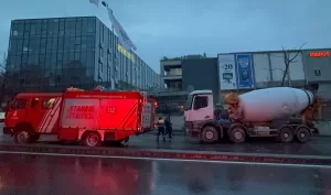İSTANBUL (AA) – Sarıyer'de beton mikseriyle kamyonun çarpıştığı trafik kazasında
