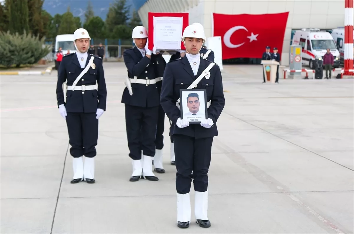 Şehit polis memuru Fırat Der'in naaşı memleketi Denizli'ye getirildi