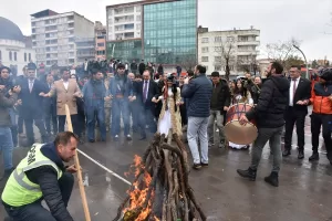SİİRT (AA) – Siirt'te Nevruz Bayramı dolayısıyla etkinlik düzenlendi. Valilik